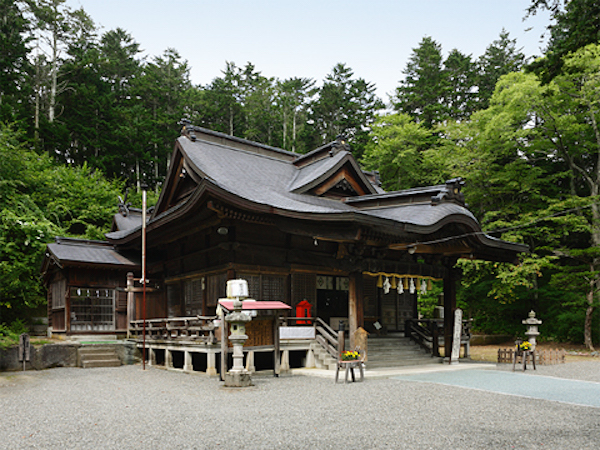 義経神社の拝殿
