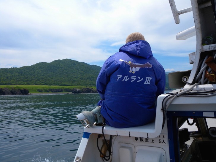 アルラン3世号から眺めた知床岬。知床岬クリーン作戦で撮影(撮影協力/NPO法人しれとこラ・ウシ)