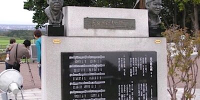 『恋の町札幌』歌碑